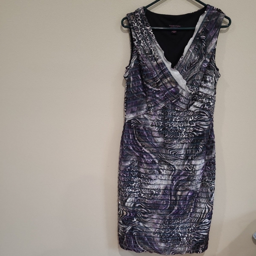 Robbie Bee Signature, V neck, sleeveless Dress Womens size 12